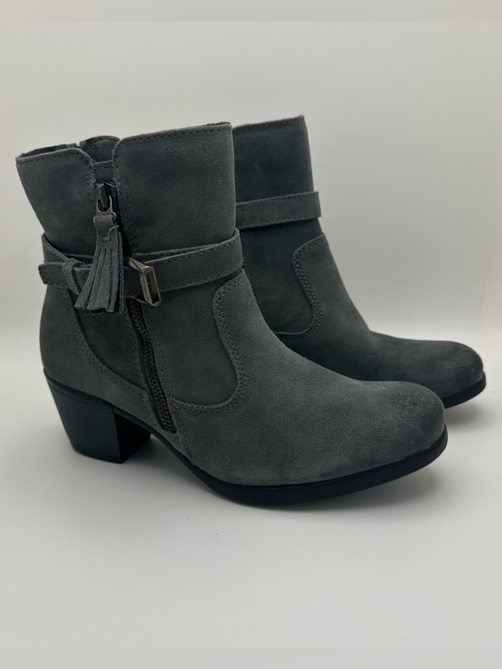 Earth origins by Earth TORI leather gray suede tassel ankle boots side zip Sz 7M